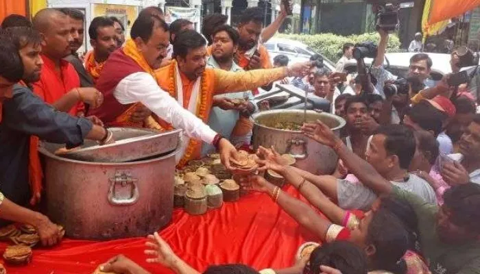 बाराबंकी: चौथे बड़ा मंगल पर भी जगह-जगह लगे भंडारे, मंदिरों में दर्शनार्थियों की कतार