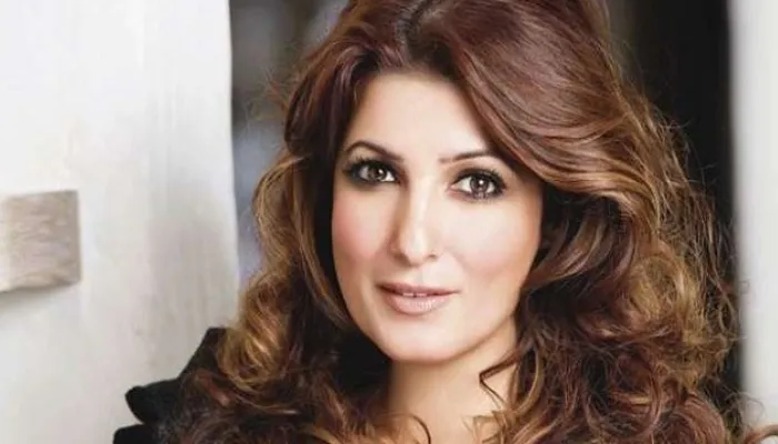 Twinkle Khanna ने गिटार पर बजाया Shahrukh Khan का गाना, वीडियो शेयर कर लिया यह बड़ा फैसला