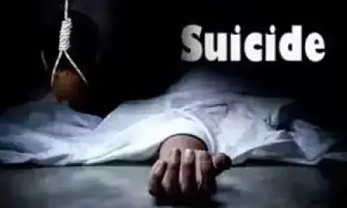 लखनऊ : दो विवाहिताओं समेत दुकानदार ने फंदा लगा दी जान, जांच में जुटी पुलिस