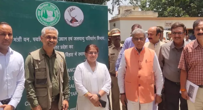 बहराइच: दुधवा से चलने वाली रेल बस का निरीक्षण करने पहुंचे वन मंत्री