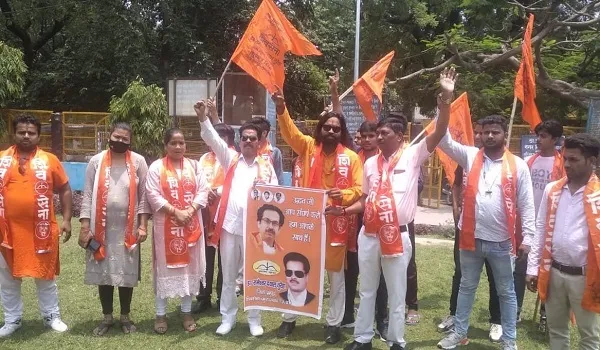 मुरादाबाद : शिवसेना ने एकनाथ शिंदे के विरोध में किया प्रदर्शन