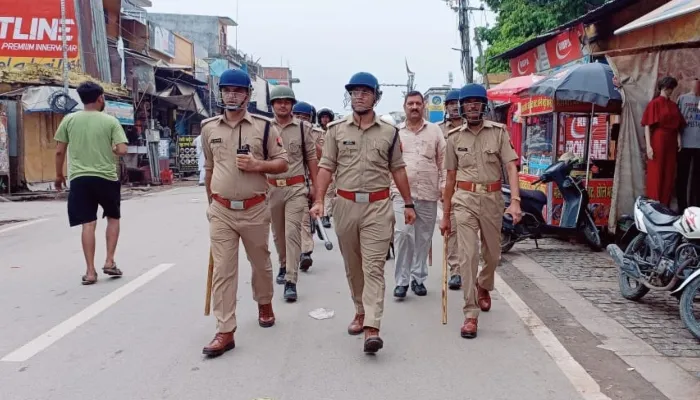 उदयपुर कांड : अयोध्या पुलिस ने रूट मार्च कर लोगों को किया सतर्क