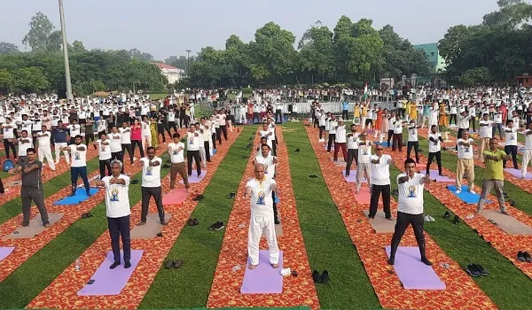 International Yoga Day : उत्साह से लबरेज पीतलनगरी ने किया योग, स्वस्थ रहने का लिया संकल्प