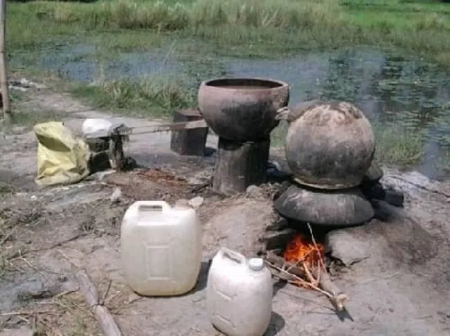 किच्छा: कच्ची शराब व उपकण बरामद, आरोपी फरार 