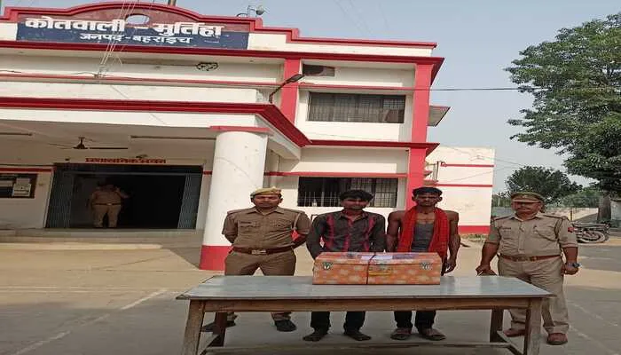 बहराइच : पुलिस के हत्थे चढ़े दो शातिर, चोरी का माल बरामद