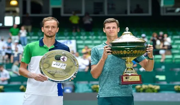 Halle Open 2022 : डेनिल मेदवेदेव को हराकर Hubert Hurkacz ने जीता हाले ओपन का खिताब