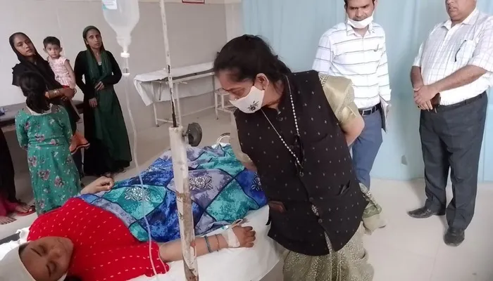 बहराइच : महिला चिकित्सालय के ग्राउंड फ्लोर पर मिली गंदगी, भड़की बाल आयोग की सदस्य
