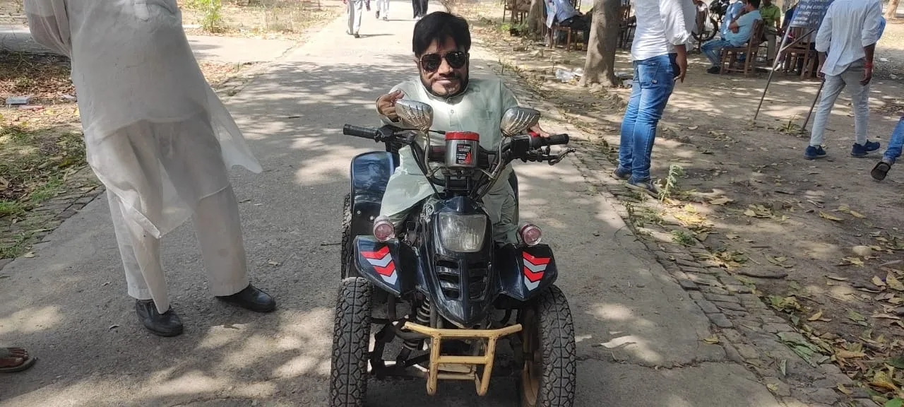 मुहम्मद शहानूर अहमद ने अपना वोट डाला