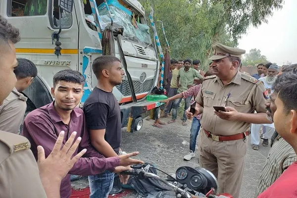 मुरादाबाद : डंपर ने बाइक सवार दो भाइयों को रौंदा, छोटे भाई की मौके पर मौत