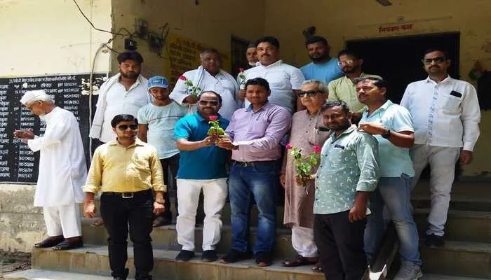 बहराइच : व्यापारियों ने अवर अभियंता को सौंपा ज्ञापन, बिजली कटौती पर जताया रोष, जानें क्या कहा