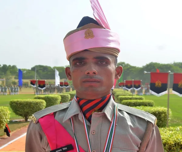 मुरादाबाद : सफलता के कदम चूमते ही छलके सत्यम की आंखों से आंसू, कहा- पूरा हुआ पापा का सपना