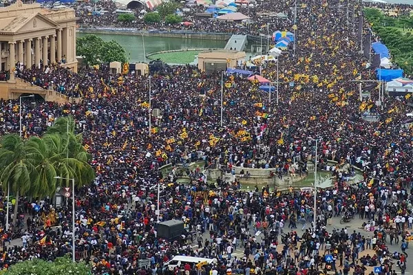 Sri Lanka Crisis : श्रीलंका की स्थिति पर नजर रख रहा आईएमएफ, राजनीतिक संकट जल्द हल होने की उम्मीद