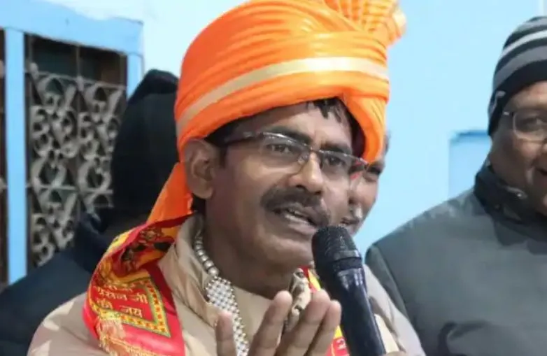Video: BJP विधायक बोले- दुकानों में पत्थर की पेटी व 2 पिस्तौल रखो, पुलिस कहां तक काम करेगी