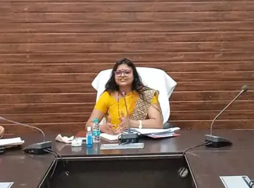 डीएम नेहा जैन 