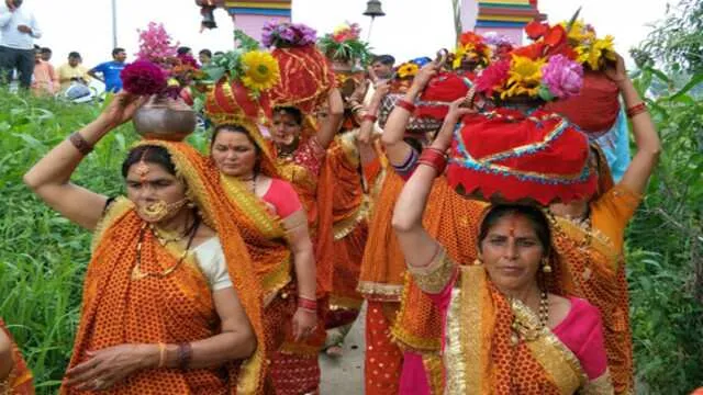 लोहाघाट: भव्य झांकी और कलश यात्रा के साथ देवीधार महोत्सव का आगाज
