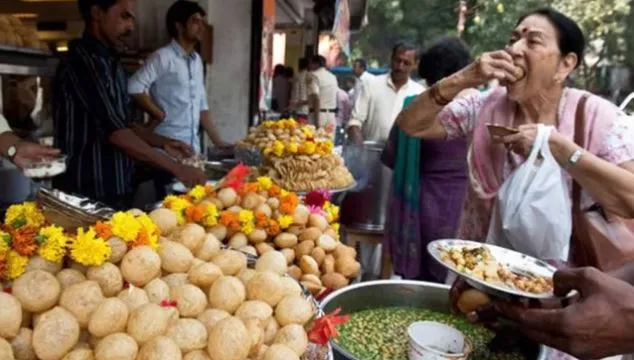 Golgappa Ban: जानिए क्यों नेपाल में गोलगप्पे खाने पर लगी पाबंदी