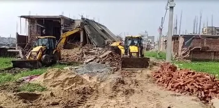 अतिक्रमण हटाओ अभियान के दौरान बिहार में लोगों ने पुलिस पर किया पथराव, एसपी घायल