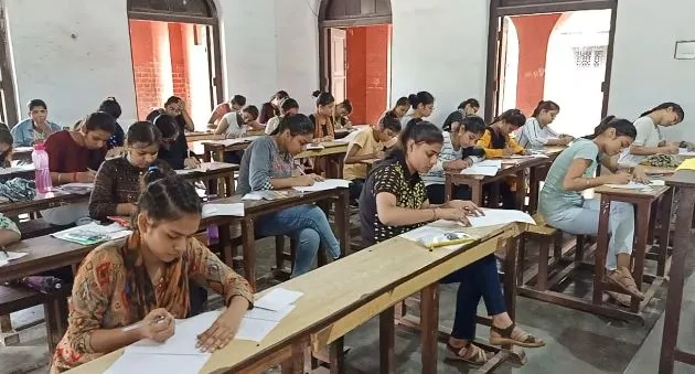 बरेली: रुहेलखंड विश्वविद्यालय के बीकॉम द्वितीय वर्ष के तीसरे पेपर की परीक्षा स्‍थगित, प्रश्नपत्र लीक होने की आशंका