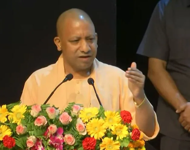 CM Yogi ने UP के 22 लाख राज्य कर्मचारियों को दिया ये तोहफा, देखें Video