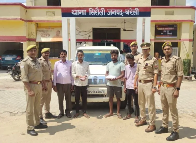 बरेली: करीब ढाई किलो अफीम के साथ चार तस्कर चढ़े पुलिस के हत्थे, देखें Video