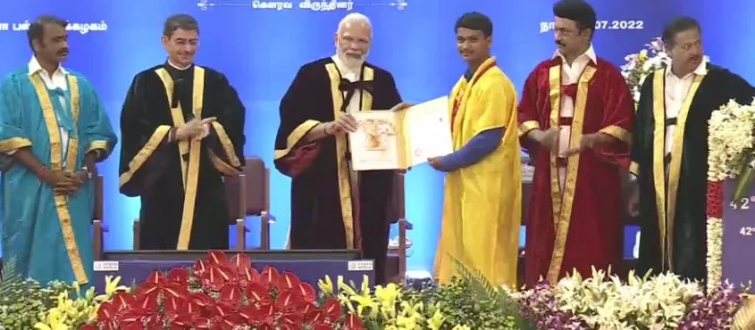 अन्ना विश्वविद्यालय के 42वें दीक्षांत समारोह में शामिल हुए PM मोदी, 69 मेधावियों को गोल्ड मेडल से नवाजा