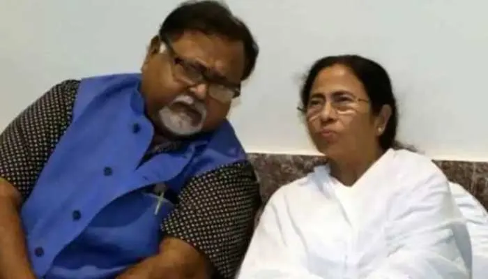 जानें कौन हैं शिक्षा भर्ती घोटाले में गिरफ्तार ममता सरकार में मंत्री पार्थ चटर्जी ?
