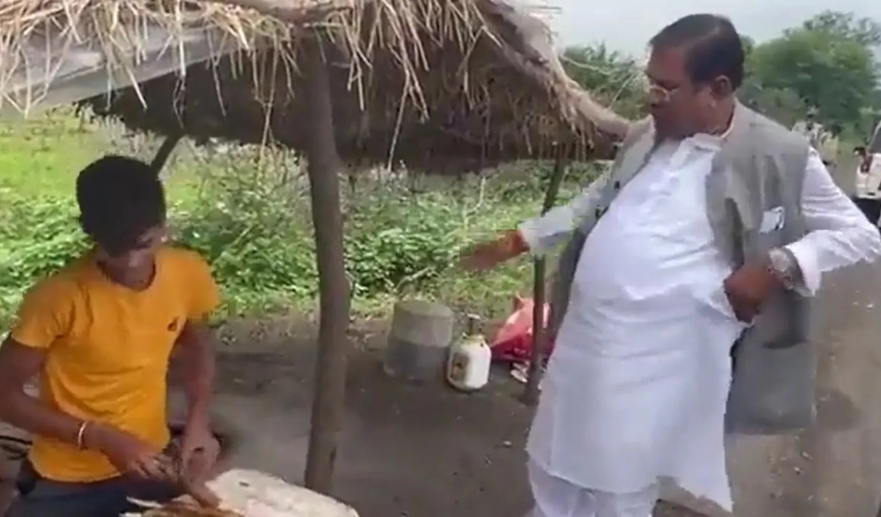 Video: भुट्टे के 15 रुपए दाम सुनकर हैरान हुए केंद्रीय मंत्री, बोले- यहां तो फ्री में मिलता
