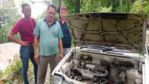 सोती रह गई नैनीताल पुलिस, 18 कारों की बैटरी ले उड़े चोर