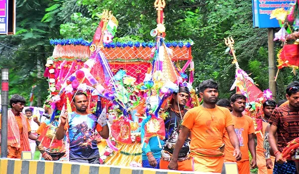मुरादाबाद : शिवालयों में बम-बम भोले की गूंज, सुरक्षा के मद्देनजर पुलिस मुस्तैद