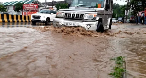 हल्द्वानी: झमाझम बारिश से लुढ़का पारा, मौसम बना सुहावना तो जलभराव ने बढ़ाई परेशानी
