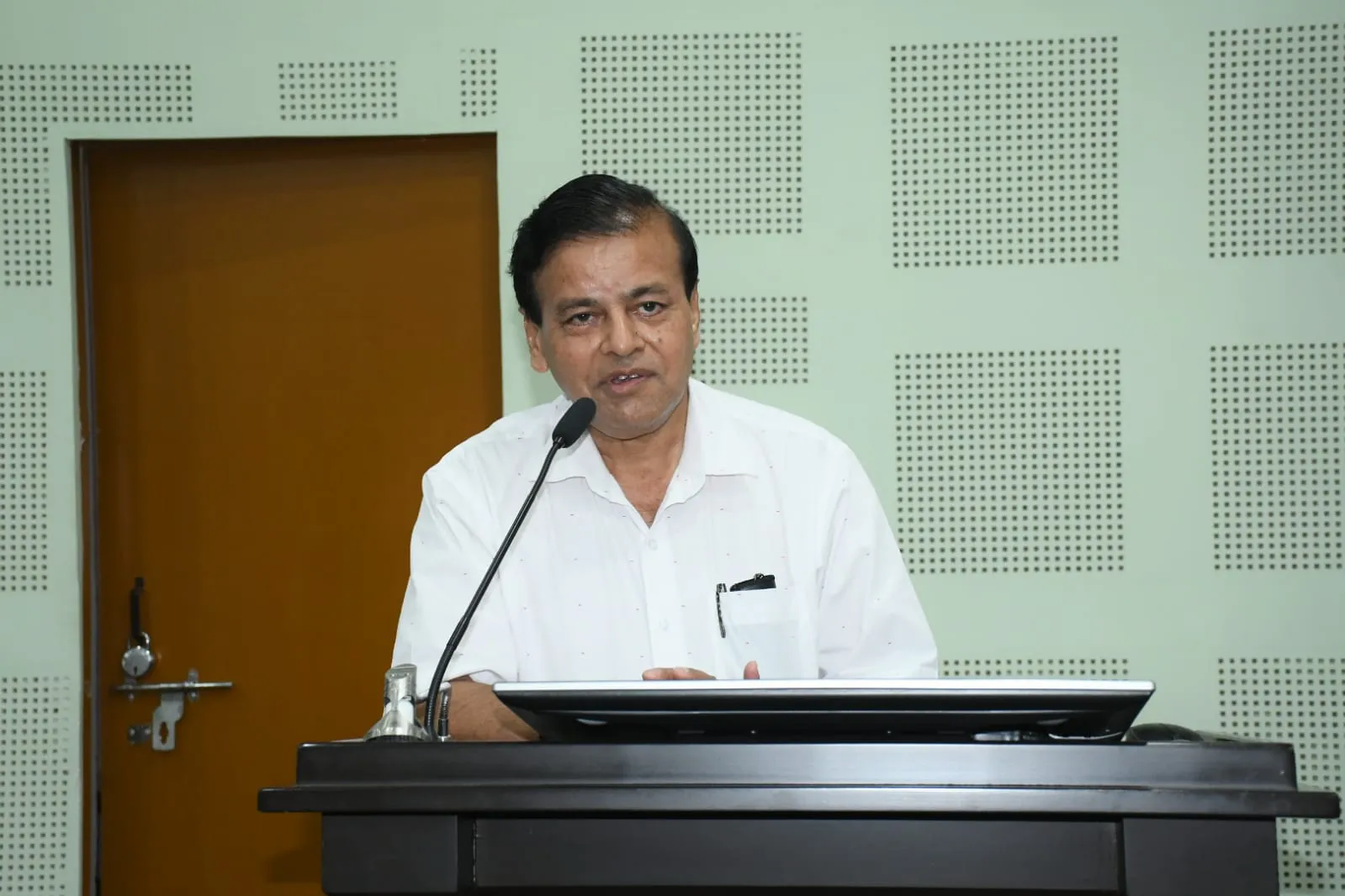 बरेली इंटरनेशनल यूनिवर्सिटी के कुलाधिपति डॉ. केशव कुमार अग्रवाल