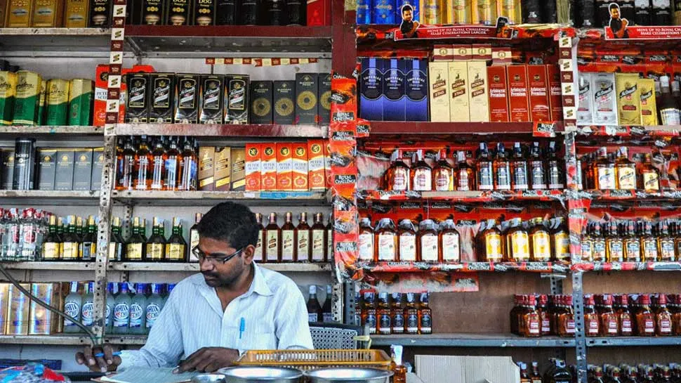 दिल्ली में बंद हो सकती हैं शराब की कई और दुकानें, जानें पूरा मामला