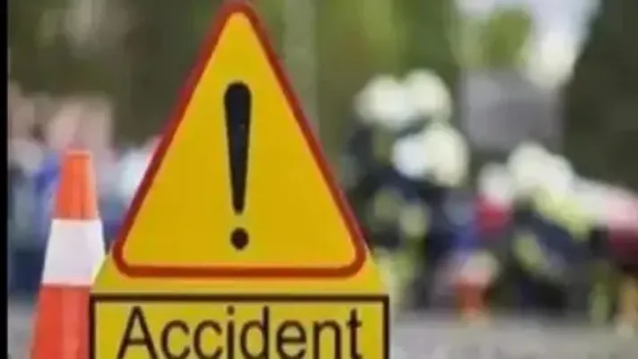 वाराणसी : तेज रफ्तार कार ने ऑटो को मारी टक्कर, 4 महिलाएं घायल