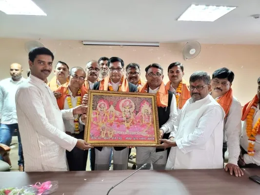 अयोध्या : फैजाबाद बार एसोसिएशन के नवनिर्वाचित पदाधिकारियों का हुआ अभिनंदन