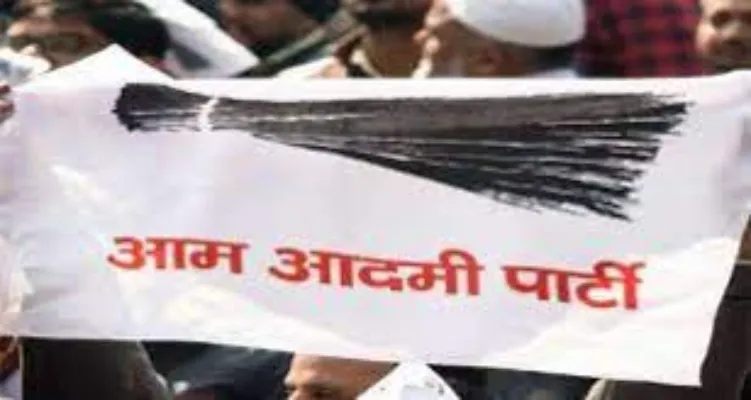 लखनऊ : अग्रिपथ योजना के विरोध में सड़क पर उतरी आप, हिरासत में लिए गए कई कार्यकर्ता