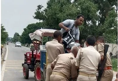 बदायूं: हरिद्वार जा रहे तीन कांवड़िए कार की टक्कर से घायल, हालत गंभीर