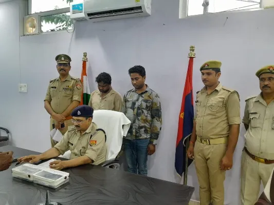 बाराबंकी : एटीएम बदलकर लाखों रुपये ठगने वाले दो शातिर गिरफ्तार, 118 एटीएम कार्ड भी बरामद