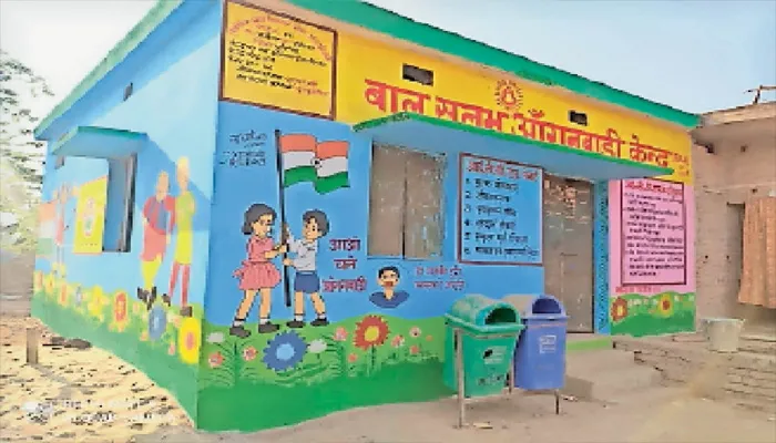 अयोध्या: जुगाड़ के भवनों में चल रहे करीब तीन हजार आंगनबाड़ी केंद्र
