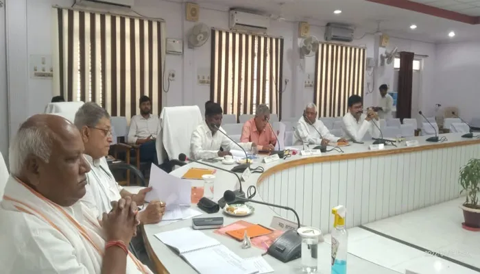 विद्युत व्यवस्था में लाएं सुधार: अयोध्या सांसद लल्लू सिंह ने दिए निर्देश