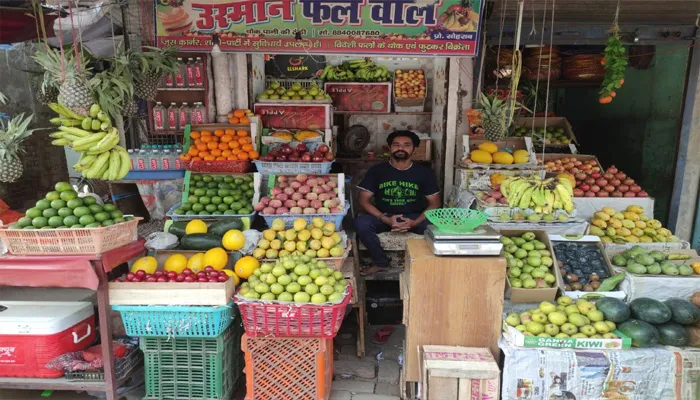 अयोध्या: सावन लगते ही फलों की कीमतों में इजाफा, फलाहार बिगाड़ देगा बजट