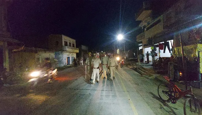 अयोध्या: पुलिस ने पैदल मार्च निकाल दिलाया सुरक्षा का भरोसा, दिए यह सुझाव