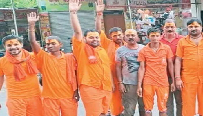 अयोध्या: गाजे बाजे के साथ बैजनाथ धाम के लिए निकली कांवड़ यात्रा, सजाई आकर्षक झांकी