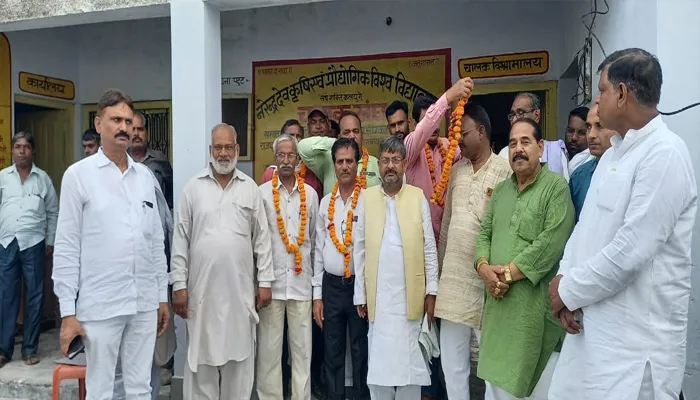 अयोध्या: कृषि विवि वाहन चालक संघ का शपथ ग्रहण संपन्न, रविंद्र प्रताप सिंह ने किया कार्यक्रम का संचालन