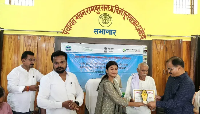 अयोध्या: पंचायत भवन में DM दिशा श्रीवास्तव ने किसानों को ऊर्जा संरक्षण के दिए टिप्स