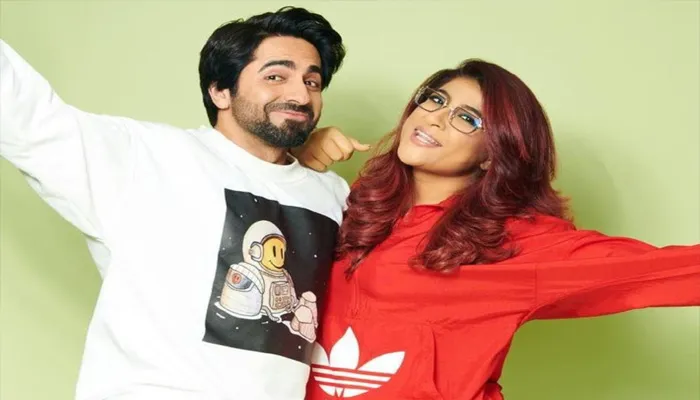 वाइफ ताहिरा के साथ पेरिस की गलियों में घूमते दिखे आयुष्मान खुराना, शेयर किया वीडियो