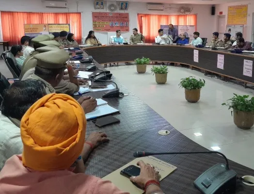 बाराबंकी : डीएम ने बैठक कर दिए निर्देश, पॉलिथीन मुक्त होगा महादेवा मेला क्षेत्र