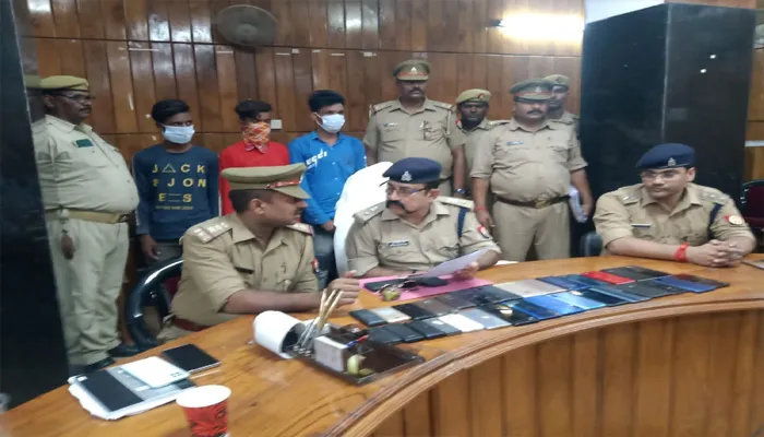 बहराइच: चोरी की 30 मोबाइल के साथ बाल अपचारी समेत तीन गिरफ्तार, पुलिस ने मुकदमा दर्ज कर भेजा जेल
