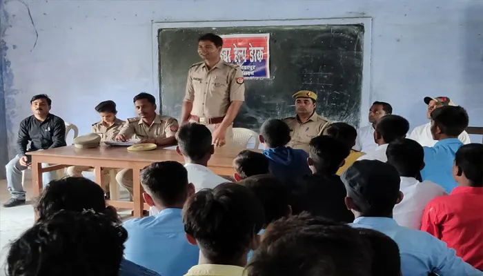 बहराइच: विदेश से आने वाली फोन काल पर न दें जानकारी, छात्रों को सायबर अपराध से कराया गया अवगत