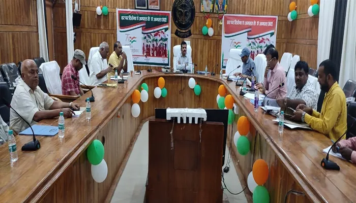 वृद्धा आश्रम में रहने वाले नागरिकों का माह में दो बार हो मेडिकल जांच: बहराइच DM डॉ. दिनेश चन्द्र