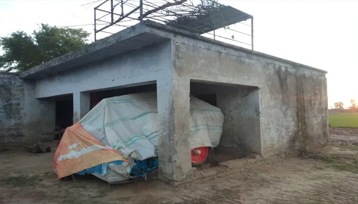 बहराइच: पंचायत भवन में दबंगों का कब्जा, नहीं हो रही बैठक